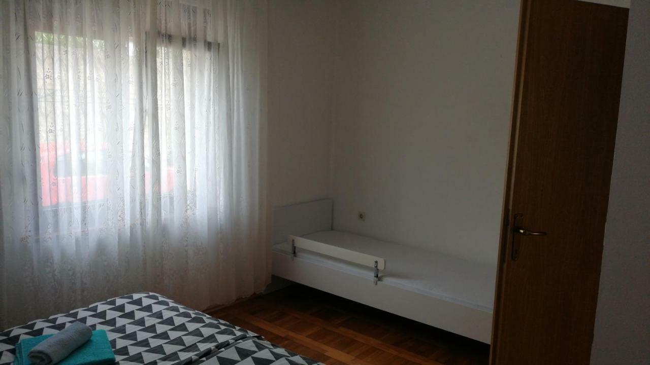 Apartman Valentic Lägenhet Jadranovo Exteriör bild